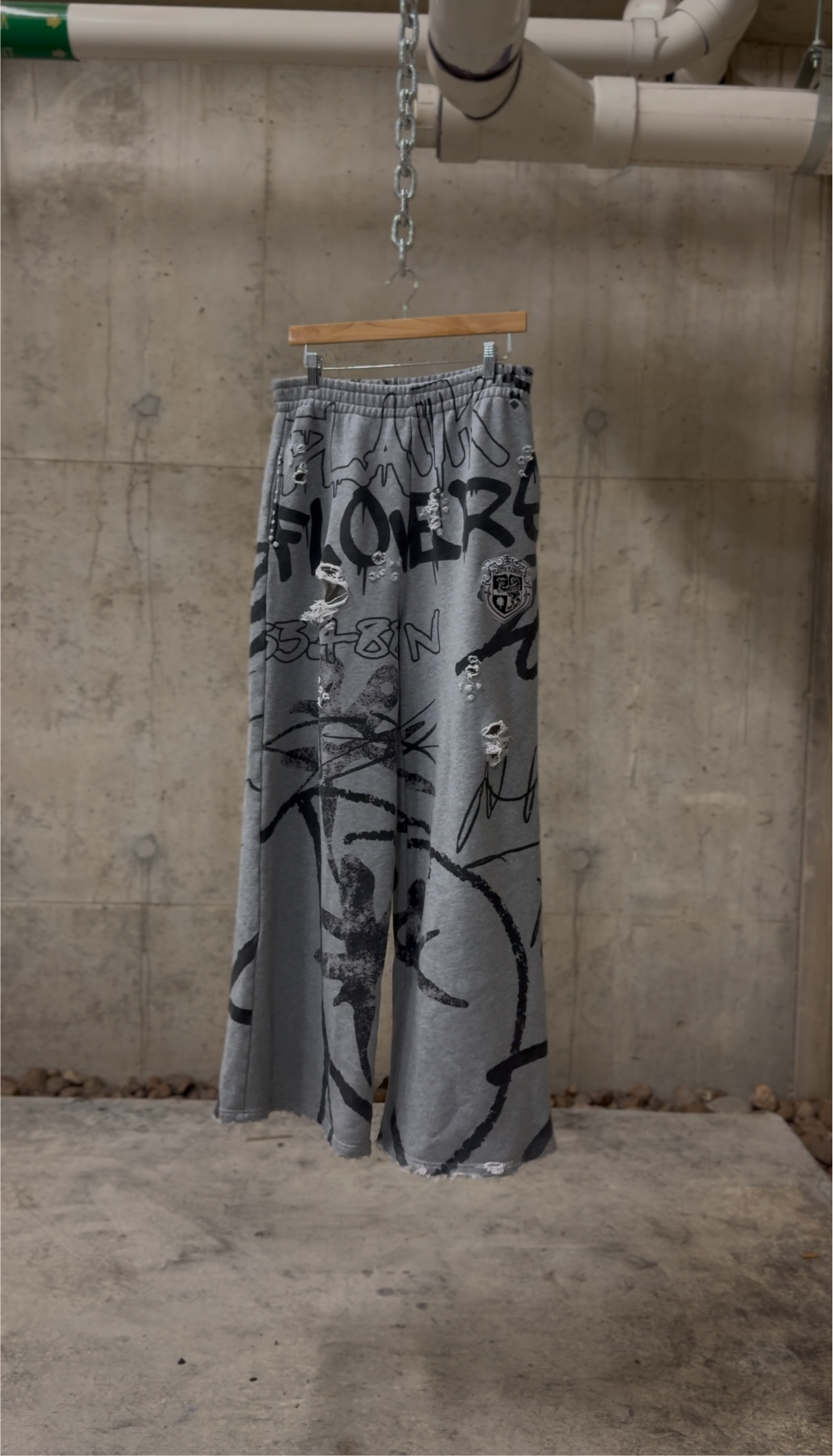 GREY VANDALISM SWEATPANTS